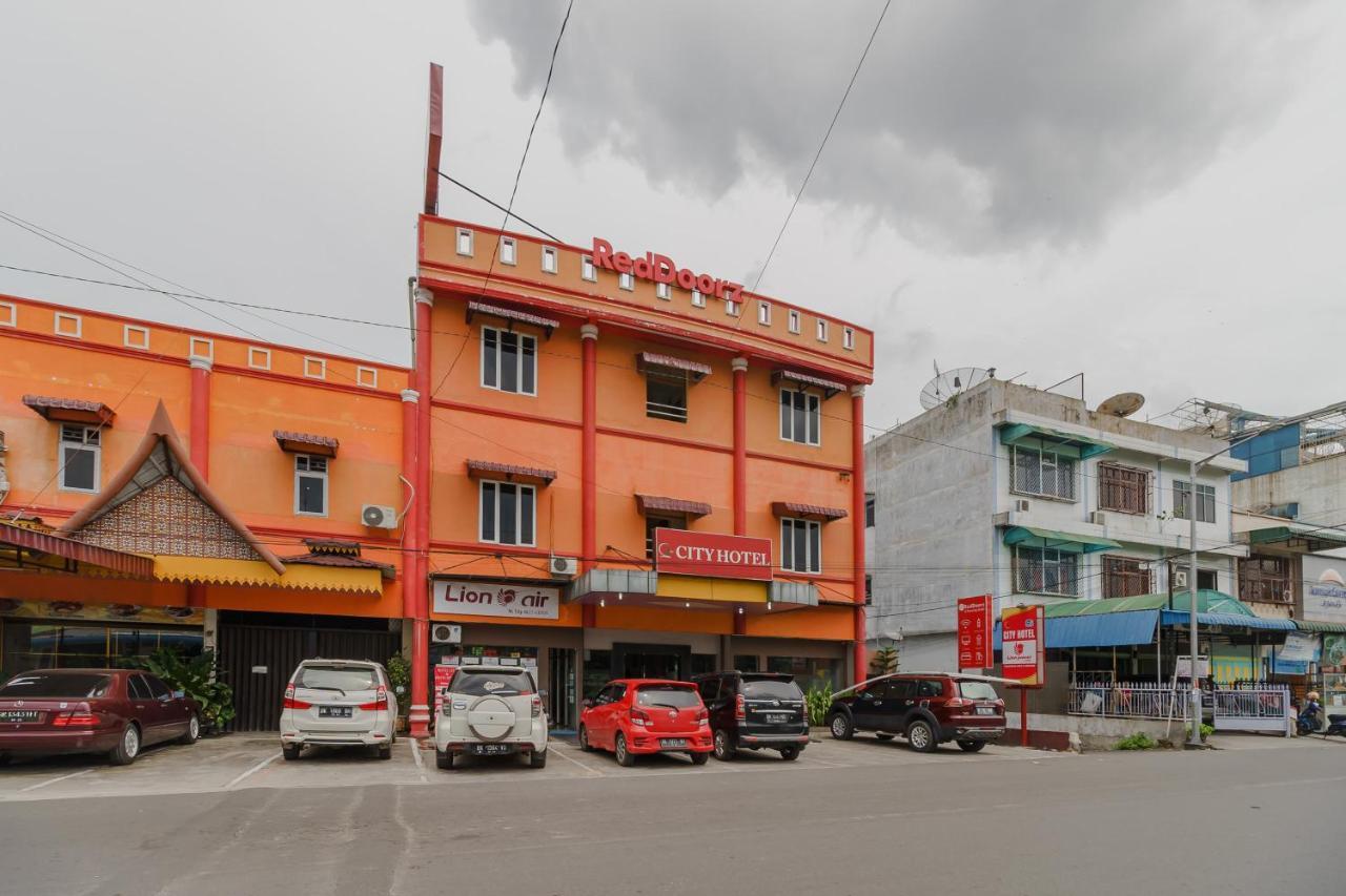 RedDoorz @ Pematangsiantar Hotell Eksteriør bilde